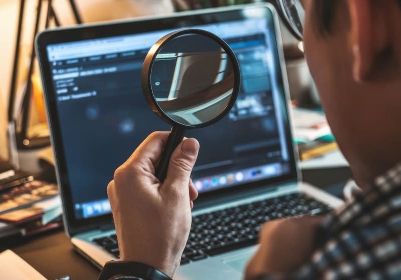magnifying-glass-laptop(1)
